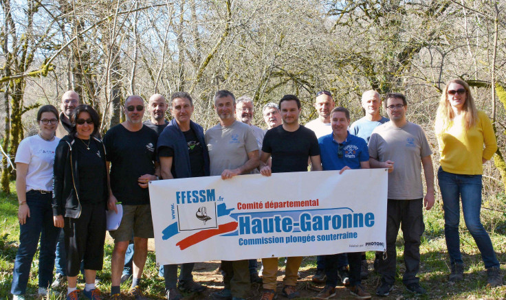 De gauche à droite Inès DV. Axel DV, Sandrine Ca., Philippe Ca., Cedric E., Olivier D., Jean Marc T., Hubert F., Daniel N., Bastien D., Philippe Cr., Olivier O., Franck A., Eric P., Alexandra J.